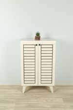 جزامة خشب ابيض بخطوط اسود شكل انيق