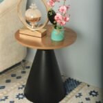 طاولة جانبية قاعده حديد وسطح خشب