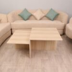 طاولة خشب شبيه الترافنتينو لون بيج