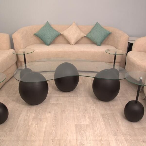 طقم طاولة رخام صناعي شكل كره لون أسود وسطح زجاج مع 4 طاولات خدمة