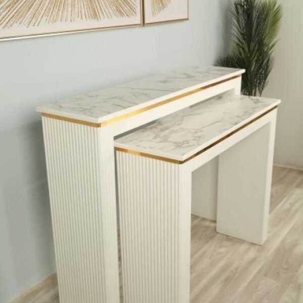 طقم مدخل لون ابيض  مقلم بسعر العرض عده اللوان