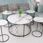 طقم طاولة كبيرة مع 4 طاولات خدمة السطح خشب شبيه الرخام والقاعدة حديد لون أسود