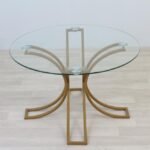 طاولة خدمة عصرية أو جانبية مع سطح زجاجي مستطيل