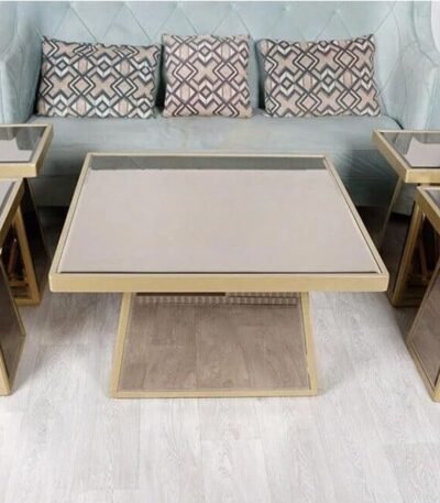 طقم طاولة حديثة مع 4 طاولات خدمة مكونة الخشب والزجاج