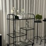 عربه تقديم لون اسود