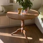 طاولة خشب دائرية