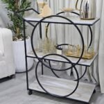 ⁦عربية تقديم بهيكل معدني أسود 3 دور مزودة بعجلات للحركة السهلة⁩ - الصورة ⁦3⁩