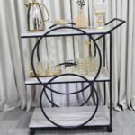 ⁦عربية تقديم بهيكل معدني أسود 3 دور مزودة بعجلات للحركة السهلة⁩ - الصورة ⁦2⁩