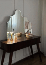 ⁦تسريحة خشبية مع مراية عصريه⁩ - الصورة ⁦2⁩