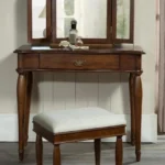 تسريحة خشب طبيعي مع المرايه والكرسي